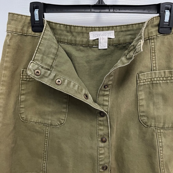 FOREVER 21 Women's Juniors green khaki distressed Button Down Mini Skirt Large - Picture 4 of 10